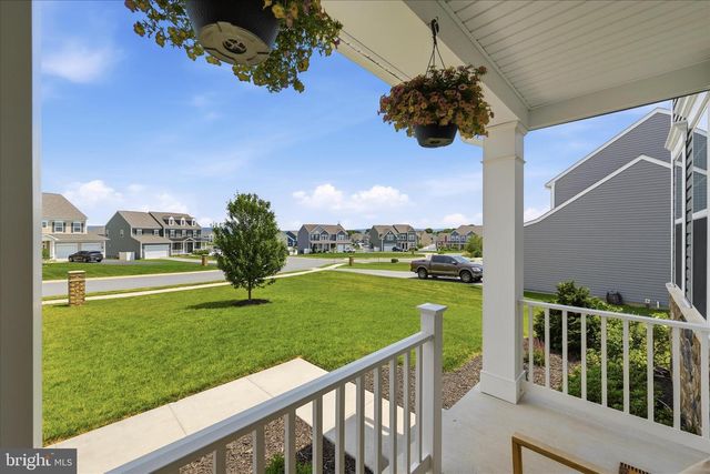 100 LADYSTHUMB CIR, Charles Town, WV 25414