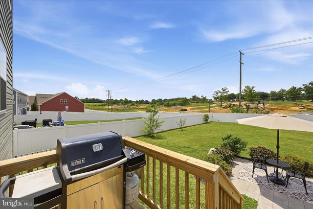 100 LADYSTHUMB CIR, Charles Town, WV 25414
