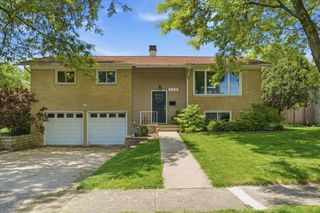 208 N Flake Drive, Palatine, IL 60074