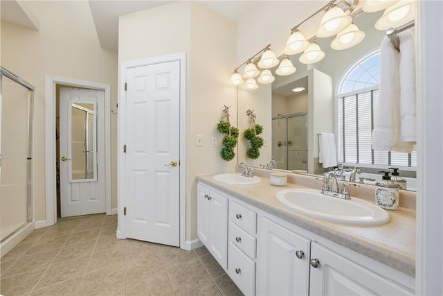 819 Strasburg Dr, Adams Twp, PA 16046