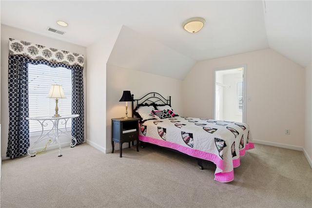 819 Strasburg Dr, Adams Twp, PA 16046