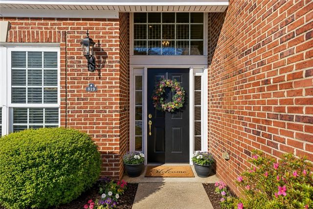 819 Strasburg Dr, Adams Twp, PA 16046