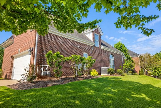 819 Strasburg Dr, Adams Twp, PA 16046