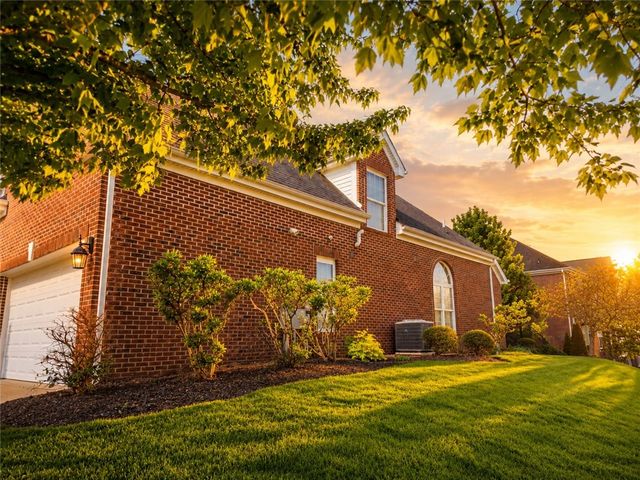 819 Strasburg Dr, Adams Twp, PA 16046
