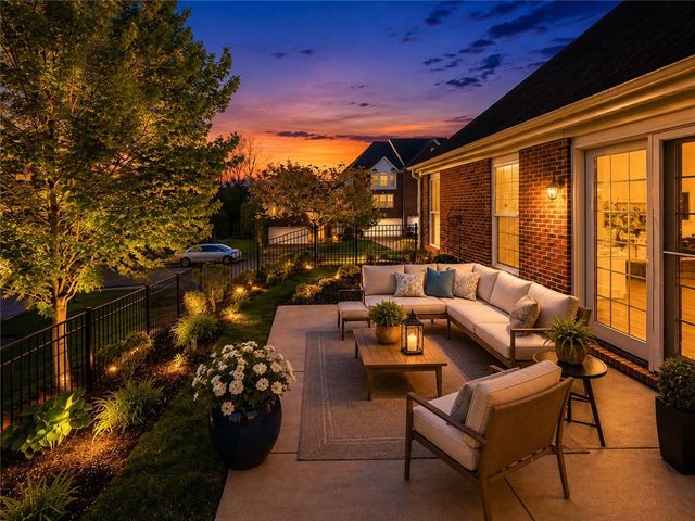819 Strasburg Dr, Adams Twp, PA 16046