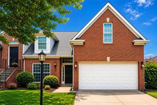 819 Strasburg Dr, Adams Twp, PA 16046