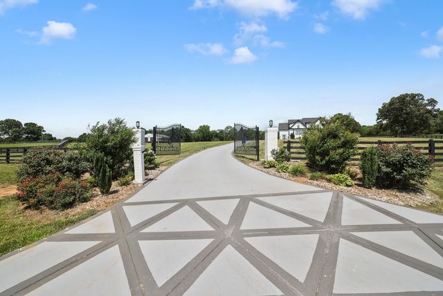 9520A Dyer Rd, Rockvale, TN 37153