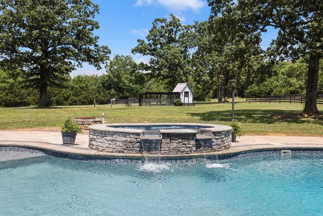 9520A Dyer Rd, Rockvale, TN 37153