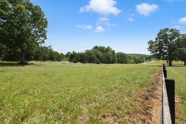 9520A Dyer Rd, Rockvale, TN 37153