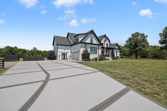 9520A Dyer Rd, Rockvale, TN 37153