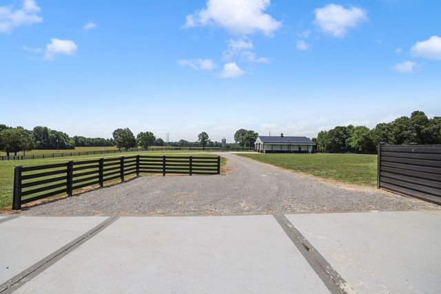 9520A Dyer Rd, Rockvale, TN 37153