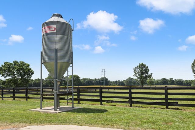 9520A Dyer Rd, Rockvale, TN 37153
