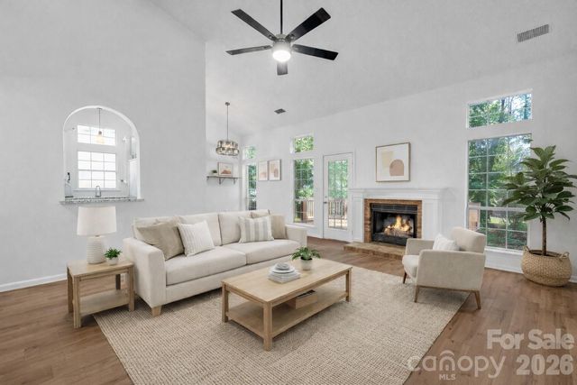 8327 Houndstooth Drive, Charlotte, NC 28227