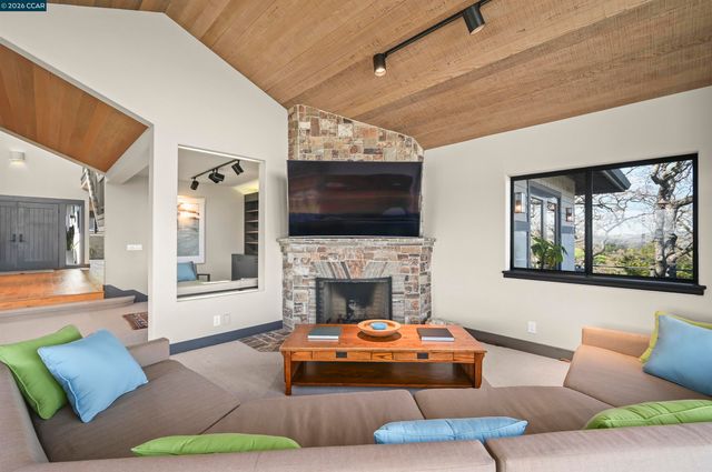 3284 Surmont Dr, Lafayette, CA 94549