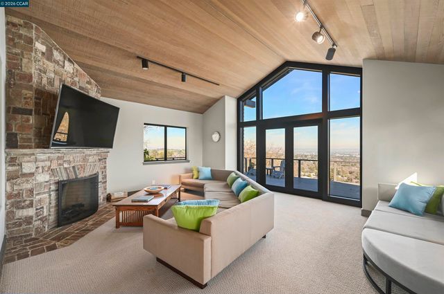 3284 Surmont Dr, Lafayette, CA 94549