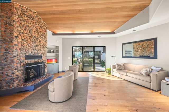 3284 Surmont Dr, Lafayette, CA 94549