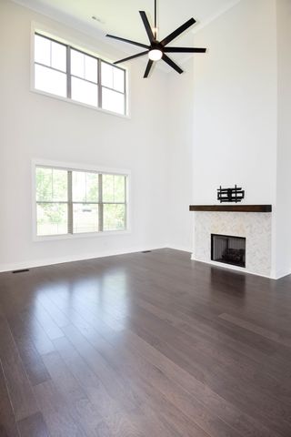 1002 Keeneland Dr, Gallatin, TN 37066