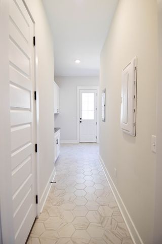 1002 Keeneland Dr, Gallatin, TN 37066