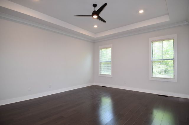 1002 Keeneland Dr, Gallatin, TN 37066