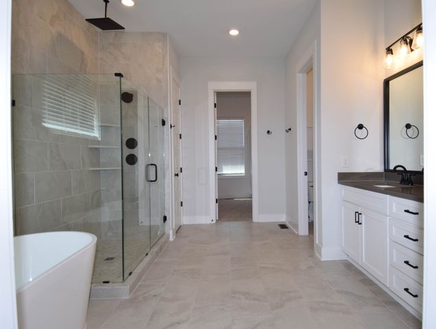 1002 Keeneland Dr, Gallatin, TN 37066