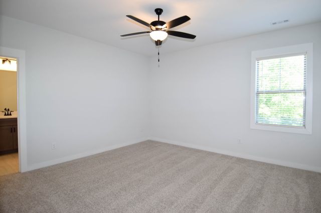 1002 Keeneland Dr, Gallatin, TN 37066