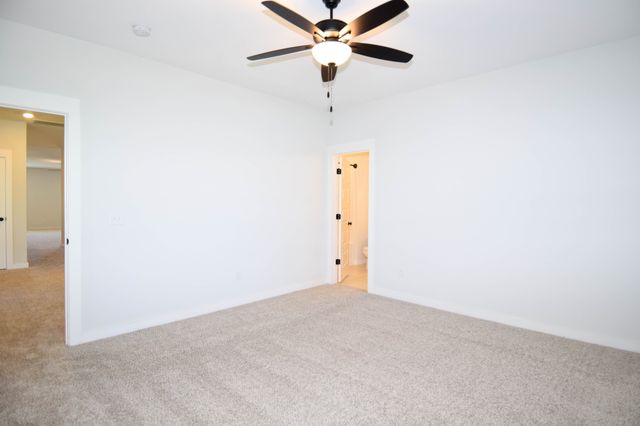 1002 Keeneland Dr, Gallatin, TN 37066