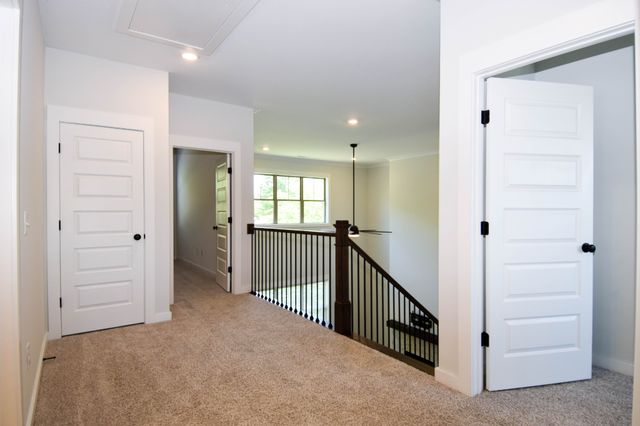 1002 Keeneland Dr, Gallatin, TN 37066