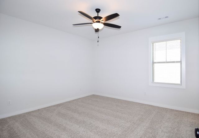 1002 Keeneland Dr, Gallatin, TN 37066