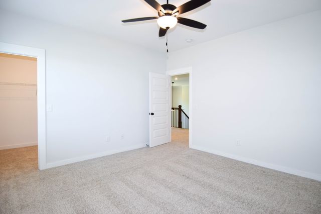 1002 Keeneland Dr, Gallatin, TN 37066