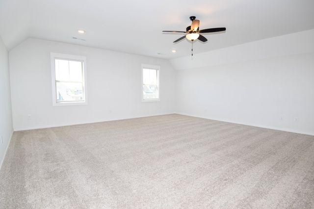 1002 Keeneland Dr, Gallatin, TN 37066