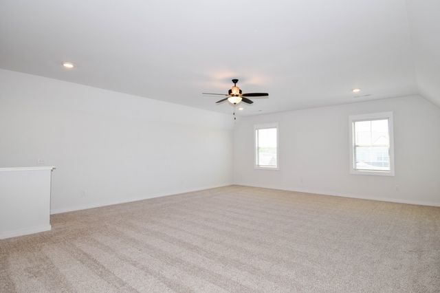 1002 Keeneland Dr, Gallatin, TN 37066