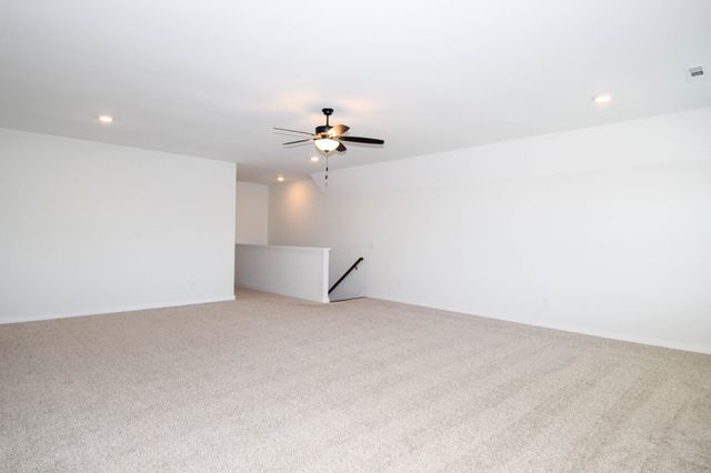 1002 Keeneland Dr, Gallatin, TN 37066