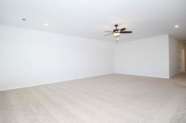 1002 Keeneland Dr, Gallatin, TN 37066