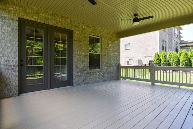 1002 Keeneland Dr, Gallatin, TN 37066