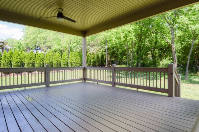 1002 Keeneland Dr, Gallatin, TN 37066