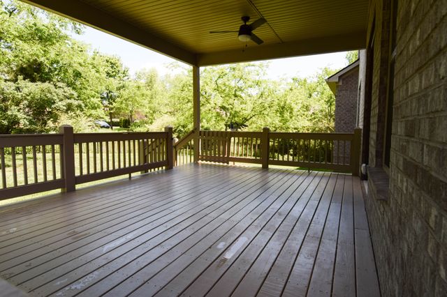 1002 Keeneland Dr, Gallatin, TN 37066