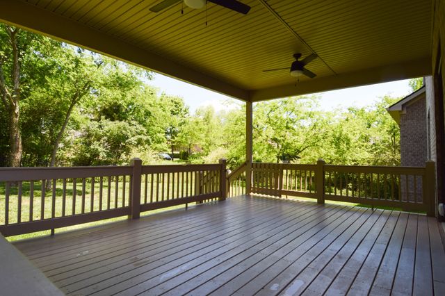 1002 Keeneland Dr, Gallatin, TN 37066