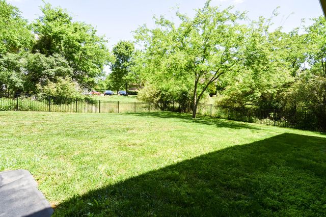 1002 Keeneland Dr, Gallatin, TN 37066