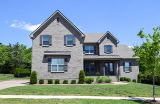 1002 Keeneland Dr, Gallatin, TN 37066