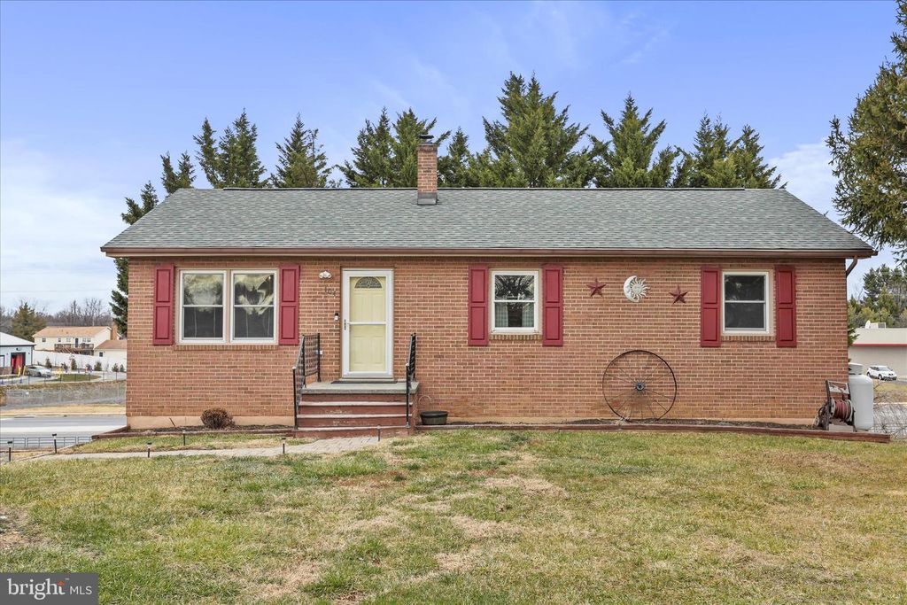 104 LINWOOD CT, Stephens City, VA 22655