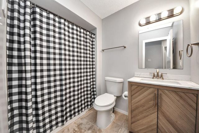 6154 W Airport Boulevard 16, Houston, TX 77035