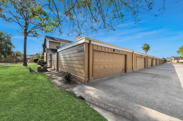 6154 W Airport Boulevard 16, Houston, TX 77035