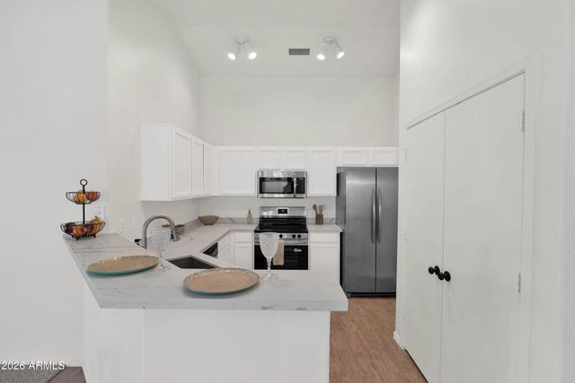 10215 E KIVA Avenue, Mesa, AZ 85209