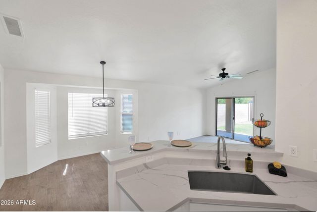 10215 E KIVA Avenue, Mesa, AZ 85209