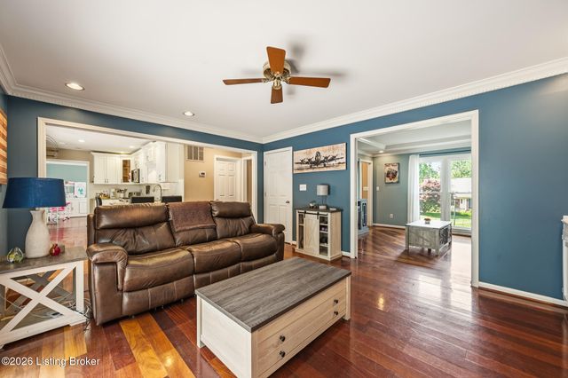 6000 Windsong Ct, Louisville, KY 40207