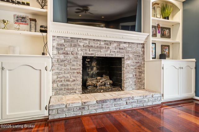 6000 Windsong Ct, Louisville, KY 40207