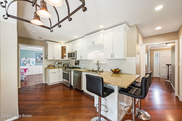 6000 Windsong Ct, Louisville, KY 40207
