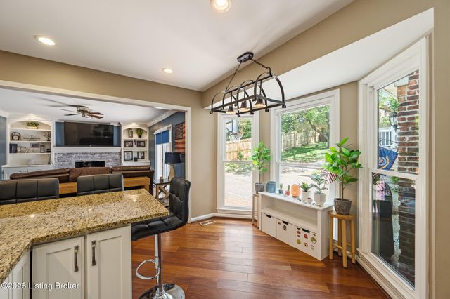 6000 Windsong Ct, Louisville, KY 40207