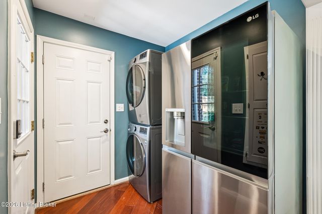 6000 Windsong Ct, Louisville, KY 40207