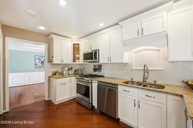 6000 Windsong Ct, Louisville, KY 40207